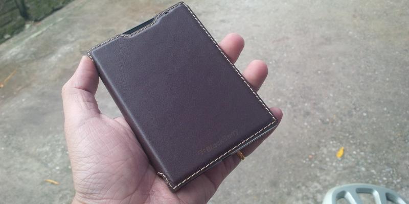 flipcover-blackberry-passport-ione-leather