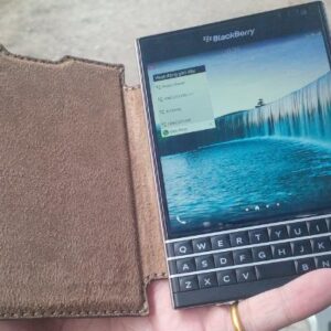 flipcover-blackberry-passport-ione-leather