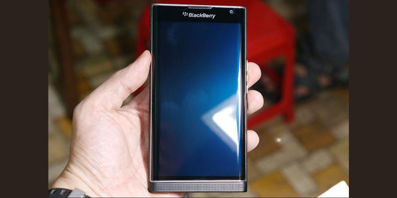 man-hinh-blackberry-priv