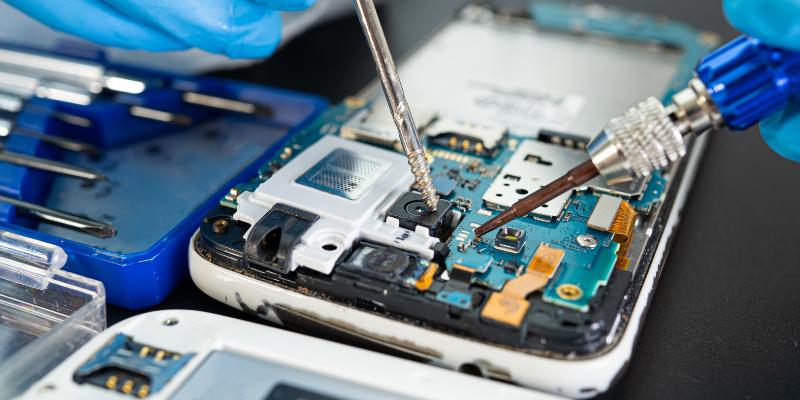 sua-chua-blackberry-apple-android-va-may-tinh-bang